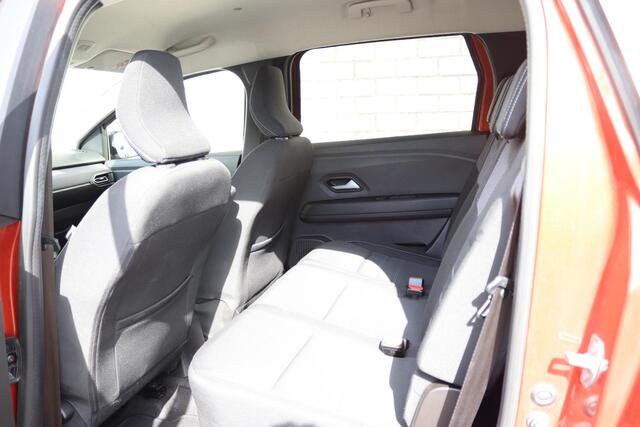Dacia Jogger 1.0 TCe 110 Expression 7p. | Apple Carplay/Android Auto | Achteruitrijcamera | Navigatie | El. ramen V+A |