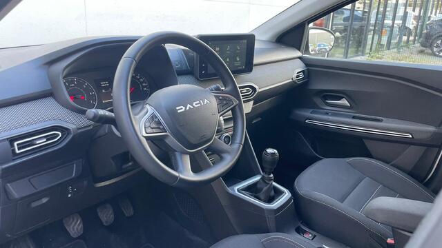 Dacia Jogger 1.0 TCe 110 Extreme 7p. Navigatie / 7-Persoons / Climate Control / Lichtmetalen Velgen / Parkeersensoren V+A+Camera / Cruise Control / DAB / LED / Hill Holt System