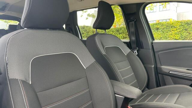Dacia Jogger 1.0 TCe 110 Extreme 7p. Navigatie / 7-Persoons / Climate Control / Lichtmetalen Velgen / Parkeersensoren V+A+Camera / Cruise Control / DAB / LED / Hill Holt System