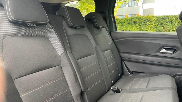 Dacia Jogger 1.0 TCe 110 Extreme 7p. 7-Persoons / Climate Control / Navigatie / Parkeersensoren V+A+Camera / Multi Dakrail / Lichtmetalen Velgen