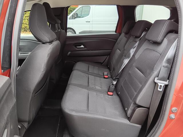 Dacia Jogger 1.0 TCe 110 Expression 7p. 7-Persoons / Navigatie / Parkeersensoren V+A+Camera / Airco / Brake Assist / DAB