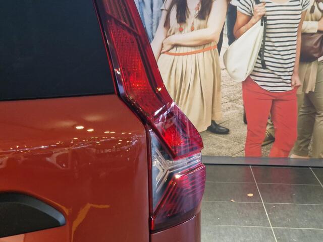 Dacia Jogger 1.0 TCe 110 Extreme 7p. NAVIGATIE | ACHTERUITRIJCAMERA | PARKEERSENSOREN VOOR-EN ACHTER | CLIMATE CONTROL | 7-ZITS