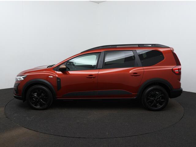 Dacia Jogger 1.0 TCe 110 Extreme 7p. | Navigatie | Draadloze Carplay | Parkeersensoren & Camera | Blind Spot | Elektronische Handrem | Hoogte verstelbare Stoel | Middenconsole | NIEUW & DIRECT LEVERBAAR! |
