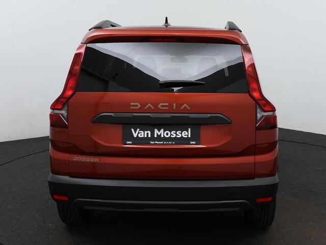 Dacia Jogger 1.0 TCe 110 Extreme 7p. | Navigatie | Draadloze Carplay | Parkeersensoren & Camera | Blind Spot | Elektronische Handrem | Hoogte verstelbare Stoel | Middenconsole | NIEUW & DIRECT LEVERBAAR! |