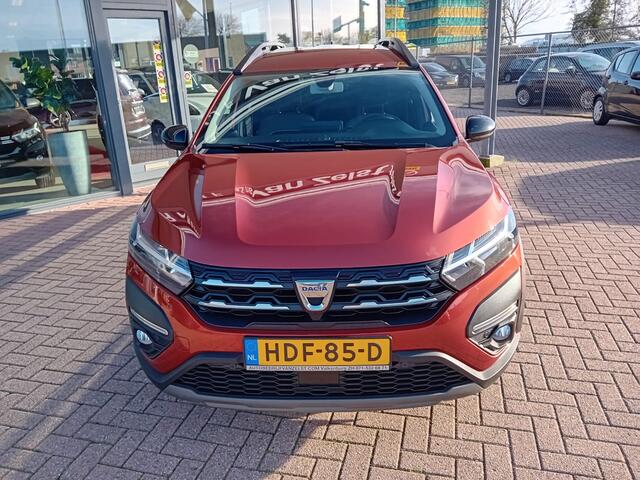 Dacia Jogger 1.0 TCe 110 Extreme 7p. Airco(automatisch), Carplay/Android auto, Navigatie, Bluetooth, Parkeersensoren, Camera, Cruise control, Stoelverwarming, Dode hoek detector, Keyless, Elektrische ramen en spiegels, SOS dienst, Lichtmetalen velgen, Dealer onderhoud