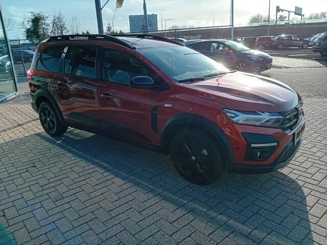 Dacia Jogger 1.0 TCe 110 Extreme 7p. Airco(automatisch), Carplay/Android auto, Navigatie, Bluetooth, Parkeersensoren, Camera, Cruise control, Stoelverwarming, Dode hoek detector, Keyless, Elektrische ramen en spiegels, SOS dienst, Lichtmetalen velgen, Dealer onderhoud