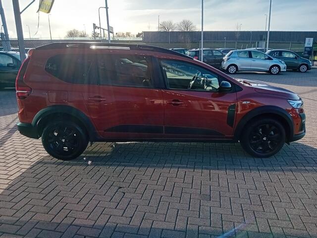 Dacia Jogger 1.0 TCe 110 Extreme 7p. Airco(automatisch), Carplay/Android auto, Navigatie, Bluetooth, Parkeersensoren, Camera, Cruise control, Stoelverwarming, Dode hoek detector, Keyless, Elektrische ramen en spiegels, SOS dienst, Lichtmetalen velgen, Dealer onderhoud