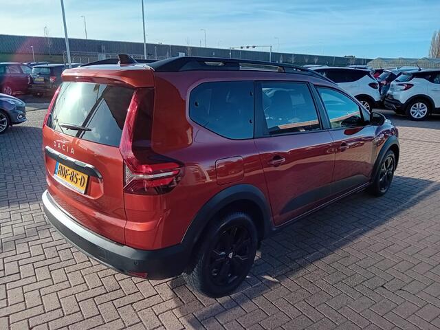 Dacia Jogger 1.0 TCe 110 Extreme 7p. Airco(automatisch), Carplay/Android auto, Navigatie, Bluetooth, Parkeersensoren, Camera, Cruise control, Stoelverwarming, Dode hoek detector, Keyless, Elektrische ramen en spiegels, SOS dienst, Lichtmetalen velgen, Dealer onderhoud