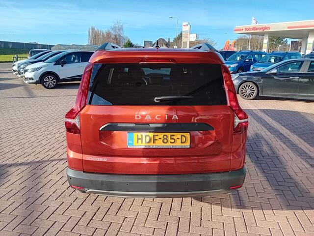 Dacia Jogger 1.0 TCe 110 Extreme 7p. Airco(automatisch), Carplay/Android auto, Navigatie, Bluetooth, Parkeersensoren, Camera, Cruise control, Stoelverwarming, Dode hoek detector, Keyless, Elektrische ramen en spiegels, SOS dienst, Lichtmetalen velgen, Dealer onderhoud
