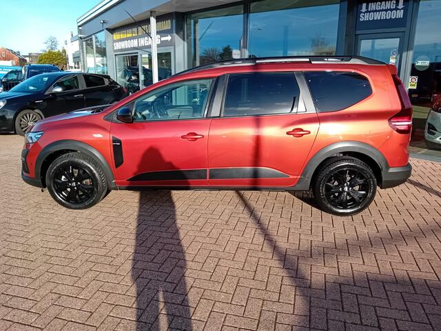 Dacia Jogger 1.0 TCe 110 Extreme 7p. Airco(automatisch), Carplay/Android auto, Navigatie, Bluetooth, Parkeersensoren, Camera, Cruise control, Stoelverwarming, Dode hoek detector, Keyless, Elektrische ramen en spiegels, SOS dienst, Lichtmetalen velgen, Dealer onderhoud