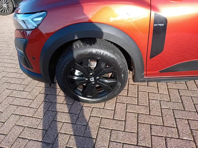 Dacia Jogger 1.0 TCe 110 Extreme 7p. Airco(automatisch), Carplay/Android auto, Navigatie, Bluetooth, Parkeersensoren, Camera, Cruise control, Stoelverwarming, Dode hoek detector, Keyless, Elektrische ramen en spiegels, SOS dienst, Lichtmetalen velgen, Dealer onderhoud