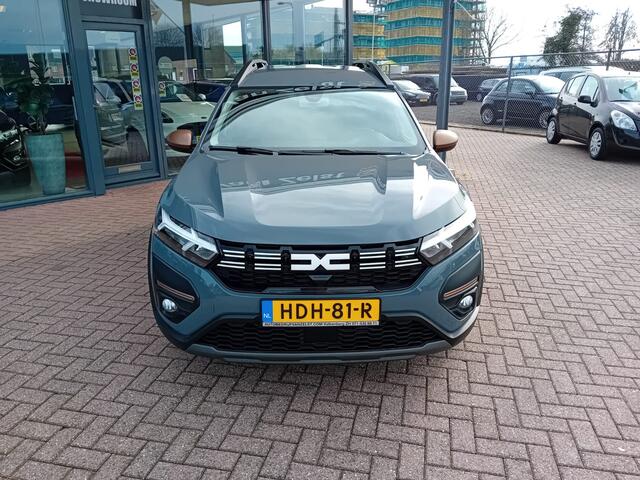 Dacia Jogger 1.6 Hybrid 140 Extreme 7persoons. Automaat, Airco(automatisch), Cruise control, Carplay/Android auto, Bluetooth, Digitaal instrumentenpaneel, Camera, Parkeersensoren, Keyless, Dimlicht automatisch, Regensensor, SOS dienst, Elektrische ramen en spiegels Fa