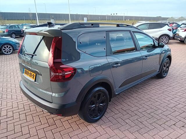Dacia Jogger 1.6 Hybrid 140 Extreme 7persoons. Automaat, Airco(automatisch), Cruise control, Carplay/Android auto, Bluetooth, Digitaal instrumentenpaneel, Camera, Parkeersensoren, Keyless, Dimlicht automatisch, Regensensor, SOS dienst, Elektrische ramen en spiegels Fa