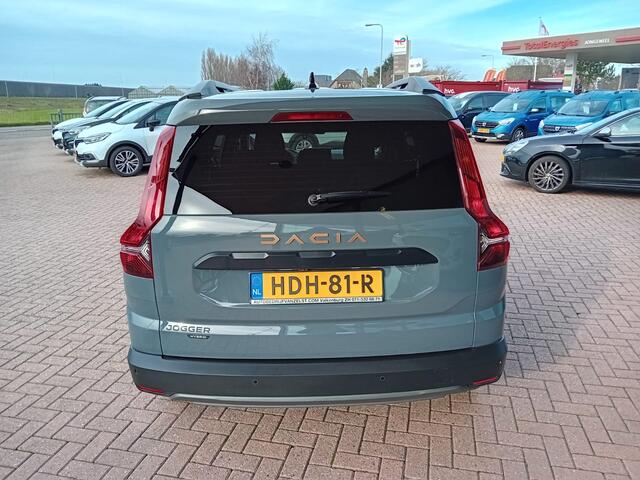 Dacia Jogger 1.6 Hybrid 140 Extreme 7persoons. Automaat, Airco(automatisch), Cruise control, Carplay/Android auto, Bluetooth, Digitaal instrumentenpaneel, Camera, Parkeersensoren, Keyless, Dimlicht automatisch, Regensensor, SOS dienst, Elektrische ramen en spiegels Fa