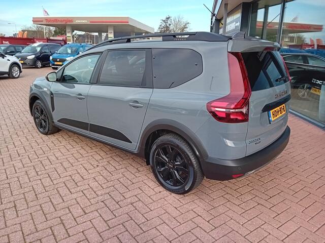 Dacia Jogger 1.6 Hybrid 140 Extreme 7persoons. Automaat, Airco(automatisch), Cruise control, Carplay/Android auto, Bluetooth, Digitaal instrumentenpaneel, Camera, Parkeersensoren, Keyless, Dimlicht automatisch, Regensensor, SOS dienst, Elektrische ramen en spiegels Fa