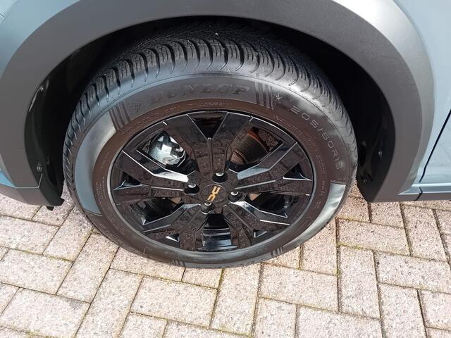 Dacia Jogger 1.6 Hybrid 140 Extreme 7persoons. Automaat, Airco(automatisch), Cruise control, Carplay/Android auto, Bluetooth, Digitaal instrumentenpaneel, Camera, Parkeersensoren, Keyless, Dimlicht automatisch, Regensensor, SOS dienst, Elektrische ramen en spiegels Fa