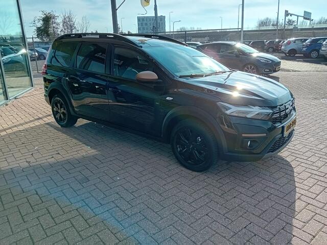 Dacia Jogger 1.0 TCe 110 Extreme 7p. airco(automatisch), Carplay/Android auto, Cruise control, Parkeersensoren, Camera, Keyless, Dimlicht automatisch, Regensensor, Elektrische ramen en spiegels, Lichtmetalen velgen, Fabrieksgarantie, BOVAG