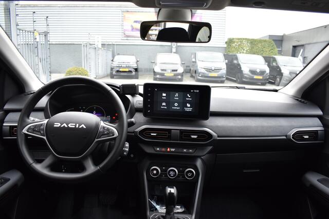 Dacia Jogger Hybrid 140 Extreme | AUTOMAAT | 7 PERSOONS | CAMERA | CRUISE CONTROL | CLIMATE CONTROL | APPLECARPLAY/ANDROIDAUTO | ALL-SEASONBANDEN | PDC | LMV