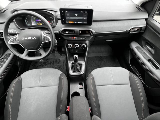 Dacia Jogger 1.6 Hybrid 140 Extreme 7p. / Zeven persoons / Trekgewicht 750 kg / Achteruitrijcamera / Navigatie via Apple Carplay Android / All Season banden 16" LM wielen /