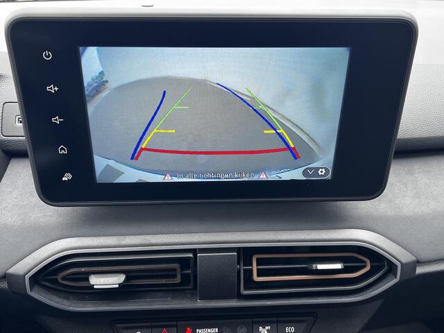 Dacia Jogger 1.6 Hybrid 140 Extreme 7p. / Zeven persoons / Trekgewicht 750 kg / Achteruitrijcamera / Navigatie via Apple Carplay Android / All Season banden 16" LM wielen /