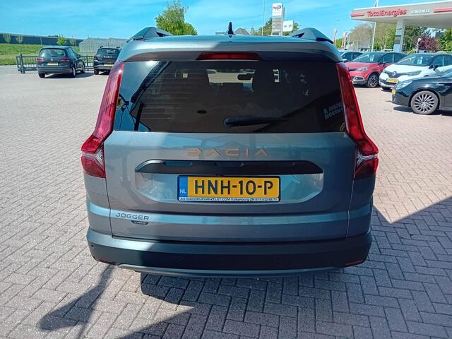Dacia Jogger 1.6 Hybrid 140 Extreme 7p. Automaat, Airco(automatisch), Carplay/Android auto, Bluetooth, Camera, Parkeersensoren, Dode hoek detector, Cruise control, Stoelverwarming, Dimlicht automatisch, Regensensor, SOS diensten, Keyless, Elektrische ramen en spiegels
