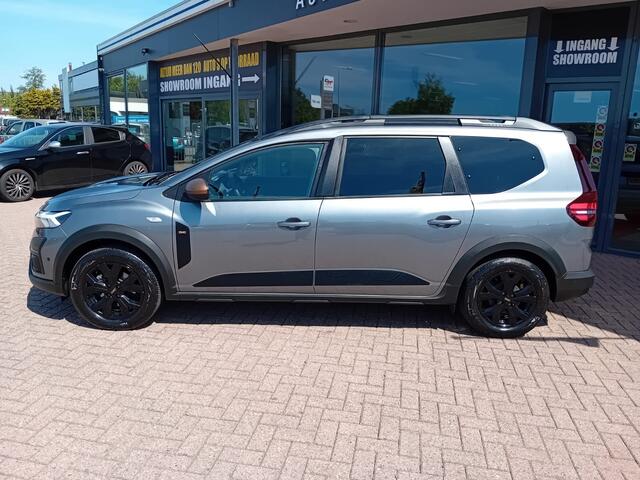 Dacia Jogger 1.6 Hybrid 140 Extreme 7p. Automaat, Airco(automatisch), Carplay/Android auto, Bluetooth, Camera, Parkeersensoren, Dode hoek detector, Cruise control, Stoelverwarming, Dimlicht automatisch, Regensensor, SOS diensten, Keyless, Elektrische ramen en spiegels