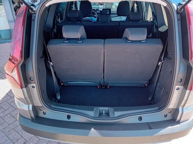 Dacia Jogger 1.6 Hybrid 140 Extreme 7p. Automaat, Airco(automatisch), Carplay/Android auto, Bluetooth, Camera, Parkeersensoren, Dode hoek detector, Cruise control, Stoelverwarming, Dimlicht automatisch, Regensensor, SOS diensten, Keyless, Elektrische ramen en spiegels
