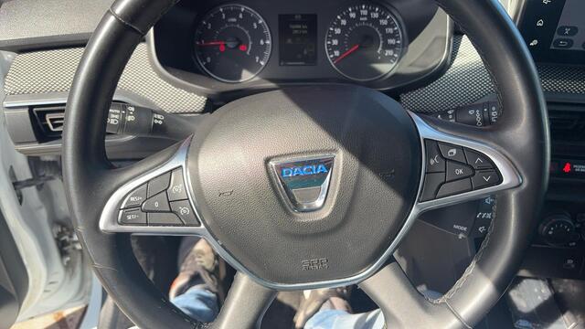 Dacia Jogger 1.0 TCe Comfort 7p. CARPLAY / CAMERA / KEYLESS / NAVI / PDC / BLUETOOTH / CRUISE / NL-AUTO