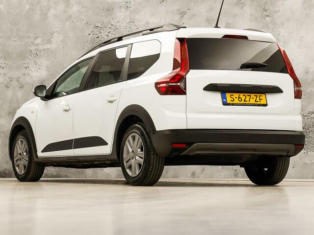 Dacia Jogger 1.0 TCe 100 ECO-G Sport 7 Persoons (APPLE CARPLAY, LPG, NAVIGATIE, GETINT GLAS, CRUISE, SPORTSTOELEN, PARKEERSENSOREN, NIEUWSTAAT)