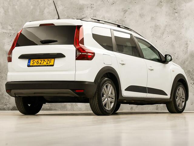 Dacia Jogger 1.0 TCe 100 ECO-G Sport 7 Persoons (APPLE CARPLAY, LPG, NAVIGATIE, GETINT GLAS, CRUISE, SPORTSTOELEN, PARKEERSENSOREN, NIEUWSTAAT)