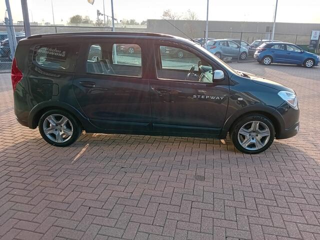 Dacia LODGY 1.6 SCe Stepway 7p., Airco, Multimediasysteem, Bluetooth telefoonverbinding, Navigatie, Parkeersensoren, Cruise control, Elektrische ramen en spiegels, Winterset op velg, Nette auto, Dealer onderhouden, BOVAG