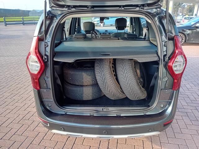 Dacia LODGY 1.6 SCe Stepway 7p., Airco, Multimediasysteem, Bluetooth telefoonverbinding, Navigatie, Parkeersensoren, Cruise control, Elektrische ramen en spiegels, Winterset op velg, Nette auto, Dealer onderhouden, BOVAG
