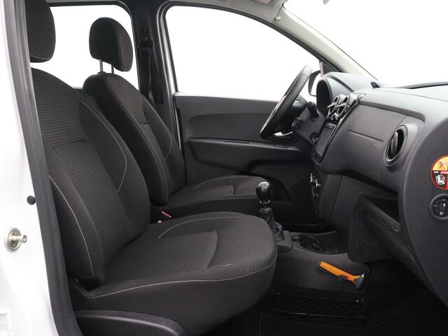 Dacia LODGY 1.5 dCi Lauréate Euro6 109PK / 1400kg trekgewicht / Trekhaak / Navigatie / Pdc.+Camera / Airco / Apk juni-2025