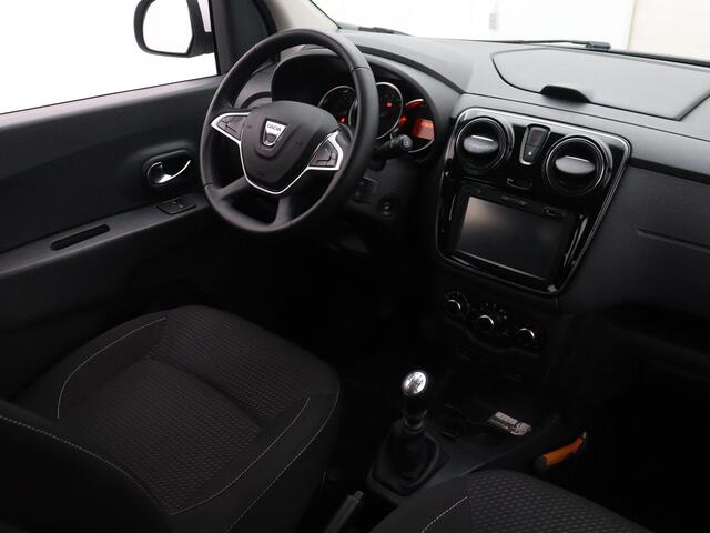 Dacia LODGY 1.5 dCi Lauréate Euro6 109PK / 1400kg trekgewicht / Trekhaak / Navigatie / Pdc.+Camera / Airco / Apk juni-2025