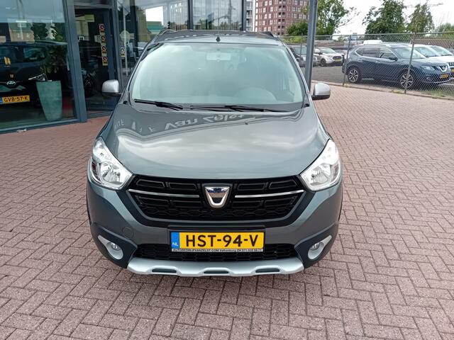 Dacia LODGY 1.6 SCe Stepway 7p., Airco, Multimediasysteem, Bluetooth, Navigatie, Parkeersensoren, Camera, Cruise Control, Stoelverwarming, Elektrische ramen en spiegels, Nette auto, BOVAG