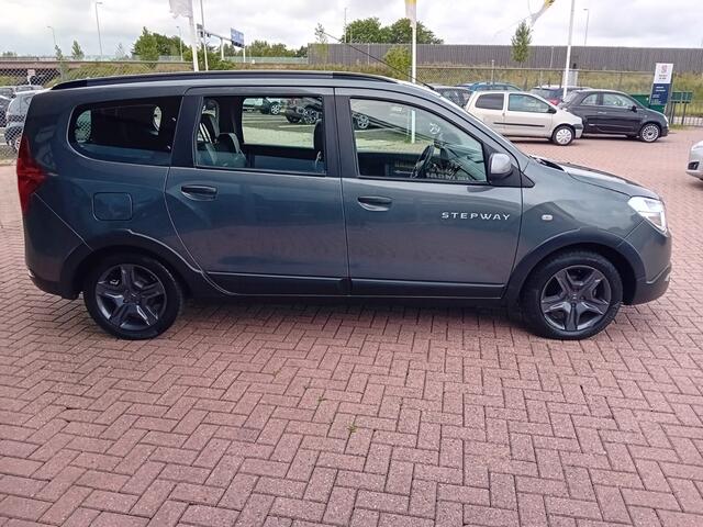 Dacia LODGY 1.6 SCe Stepway 7p., Airco, Multimediasysteem, Bluetooth, Navigatie, Parkeersensoren, Camera, Cruise Control, Stoelverwarming, Elektrische ramen en spiegels, Nette auto, BOVAG