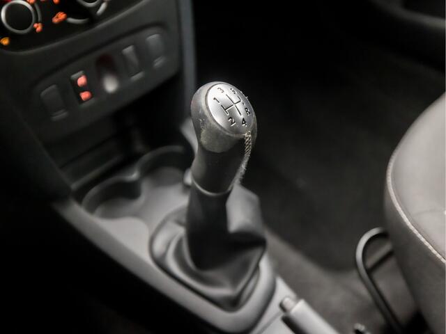 Dacia LOGAN MCV 0.9 TCe Laureate (NAVIGATIE, AIRCO, CRUISE, SPPORTSTOELEN, ARMSTEUN, BLUETOOTH, TREKHAAK, NIEUWE APK, NIEUWSTAAT)