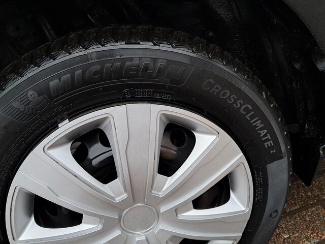 Dacia LOGAN MCV 0.9 TCe Laureate Automaat | Airco | Cruise control | Trekhaak | Ndl auto | Voll. oh historie | RIJKLAARPRIJS INCL 12 MAANDEN GARANTIE EN BEURT