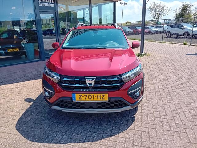 Dacia SANDERO 1.0 TCe 90 Comfort Stepway, Airco(automatisch), Carplay, Multimedia systeem, Cruise control, Parkeersensoren, Stoelverwarming, Dode hoek sensor, Camera, Elektrische ramen en spiegels Zeer nette auto, Dealer garantie, BOVAG