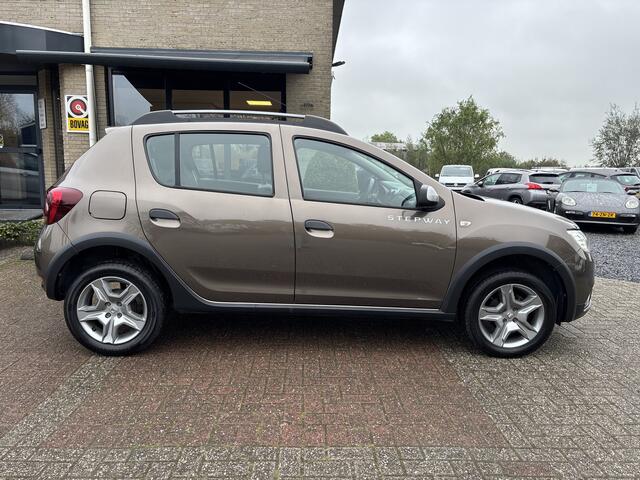 Dacia SANDERO 0.9 TCe Stepway Laureate Navigatie / Parkeersensors