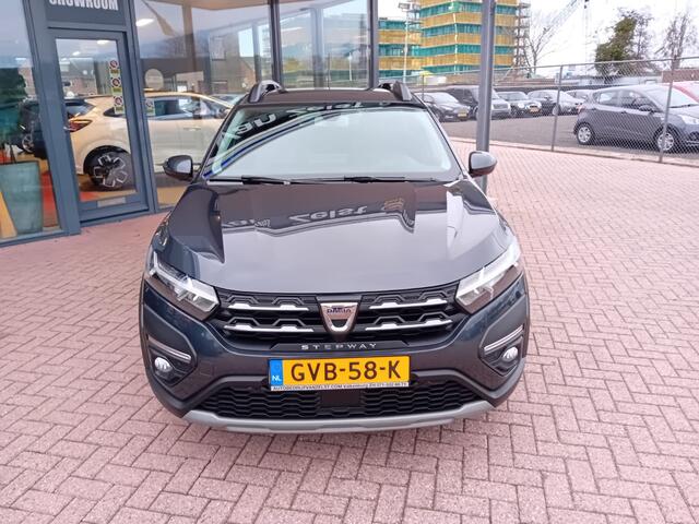 Dacia SANDERO Stepway 1.0 TCe 90 Comfort Automaat, Airco(automatisch), Carplay/Android auto, Cruise control, Navigatie, Parkeersensoren, Camera, Keyless, Dode hoek detector, Stoelverwarming, Elektrische ramen en spiegels, Zeer nette auto, Fabrieksgarantie, BOVAG