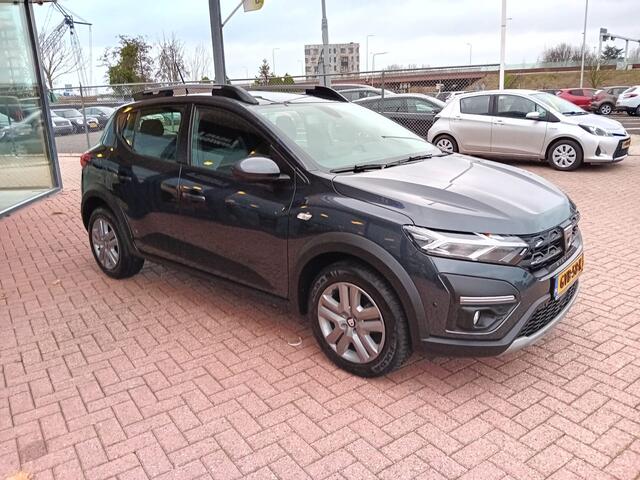 Dacia SANDERO Stepway 1.0 TCe 90 Comfort Automaat, Airco(automatisch), Carplay/Android auto, Cruise control, Navigatie, Parkeersensoren, Camera, Keyless, Dode hoek detector, Stoelverwarming, Elektrische ramen en spiegels, Zeer nette auto, Fabrieksgarantie, BOVAG