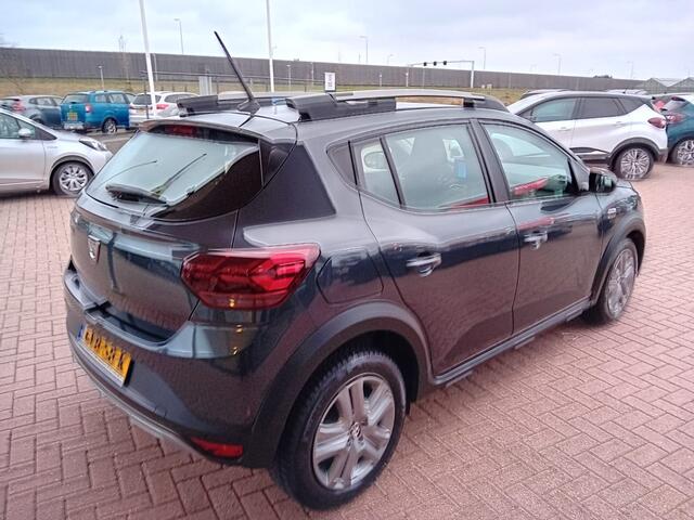Dacia SANDERO Stepway 1.0 TCe 90 Comfort Automaat, Airco(automatisch), Carplay/Android auto, Cruise control, Navigatie, Parkeersensoren, Camera, Keyless, Dode hoek detector, Stoelverwarming, Elektrische ramen en spiegels, Zeer nette auto, Fabrieksgarantie, BOVAG