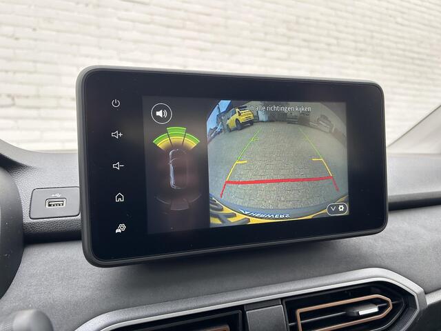 Dacia SANDERO Stepway 1.1 TCe 110 Extreme / Demo / Elektrisch glazen schuifdak / Camera / Navigatie / Climate control / Dodehoek detectie / Apple carplay & Android auto / Led / Lichtmetalen velgen / Armsteun / Parkeersensoren voor + achter /