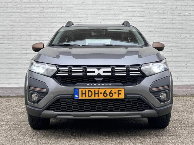 Dacia SANDERO Stepway 1.1 TCe 110 Extreme / Demo / Elektrisch glazen schuifdak / Camera / Navigatie / Climate control / Dodehoek detectie / Apple carplay & Android auto / Led / Lichtmetalen velgen / Armsteun / Parkeersensoren voor + achter /