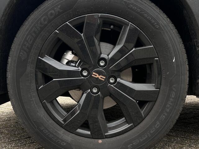 Dacia SANDERO Stepway 1.1 TCe 110 Extreme / Demo / Elektrisch glazen schuifdak / Camera / Navigatie / Climate control / Dodehoek detectie / Apple carplay & Android auto / Led / Lichtmetalen velgen / Armsteun / Parkeersensoren voor + achter /