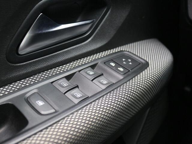 Dacia SANDERO Stepway 1.0 TCe 100 Bi-Fuel Comfort LPG / Trekhaak / Navigatie / LPG-G3 / Cruise Control / Airco / Parkeersensoren achter / Trekgewicht 1100KG / 1ste Eigenaar / Historie aanwezig /