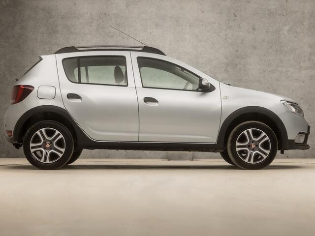 Dacia SANDERO 0.9 TCe Sport Automaat (NAVIGATIE, CAMERA, AIRCO, CRUISE, BLUETOOTH, SPORTSTOELEN, PARKEERSENSOREN, DAB+, NIEUWSTAAT)