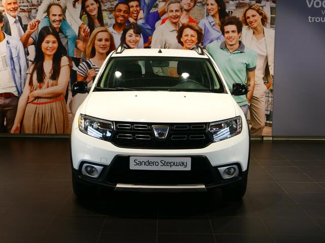 Dacia SANDERO 1.0 TCe Bi-Fuel Stepway Serie Limitee 15th Anniv. !DEALER ONDERHOUDEN! *Trekhaak* - Clima, cruise, navi