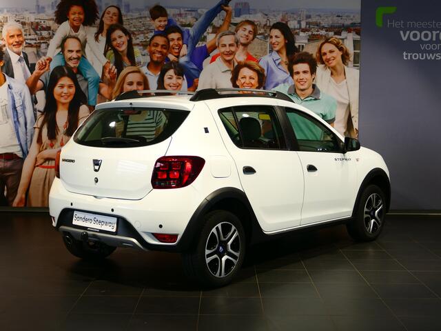 Dacia SANDERO 1.0 TCe Bi-Fuel Stepway Serie Limitee 15th Anniv. !DEALER ONDERHOUDEN! *Trekhaak* - Clima, cruise, navi